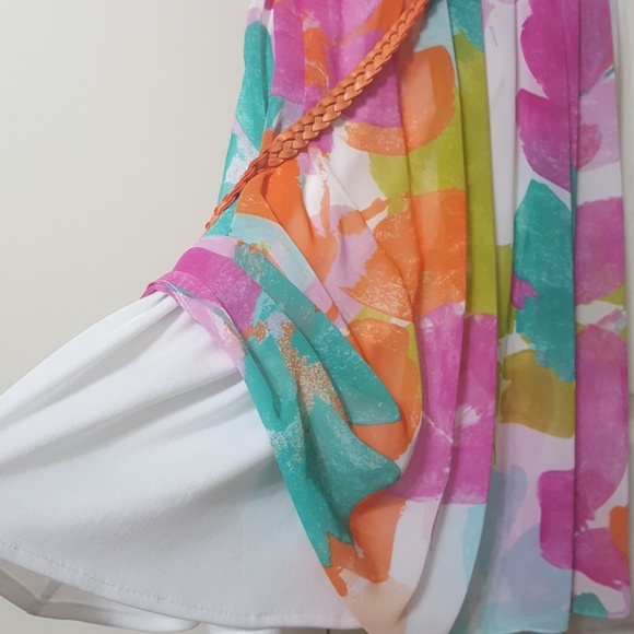 Dress with belt included. - Picture 4 of 7